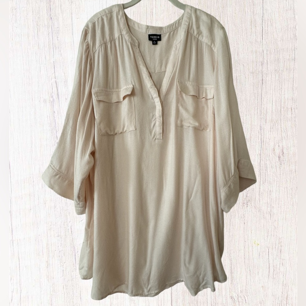 Torrid Harper Beige 3/4 Sleeve Button Down Blouse Top Size 4 4X Business Casual